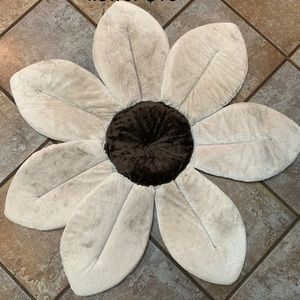 Flower bath pad for baby